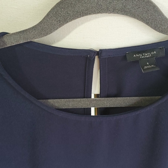 🏷Item: Navy blue Ann Taylor blouse - Picture 2 of 10